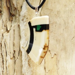 asymetrischer Mammut-Anhänger mit Malachit