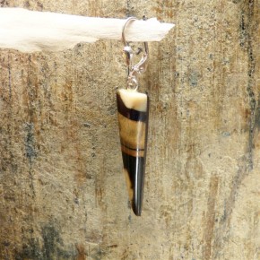 einzelner Mammut-Ohrhänger mehrfarbig