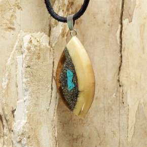 Anhänger mit Türkis und "Silberstaub"