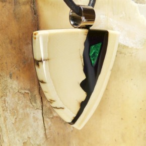 schön gemaserter Anhänger mit Malachit