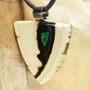 schön gemaserter Anhänger mit Malachit