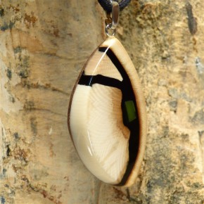 Anhänger schön gemasert mit Jade