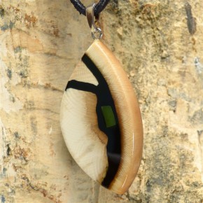 Anhänger schön gemasert mit Jade