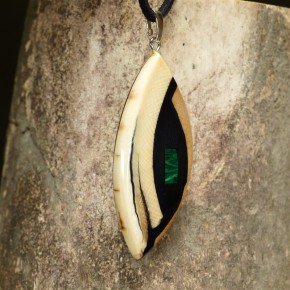 Mammut-Anhänger mit schöner Maserung