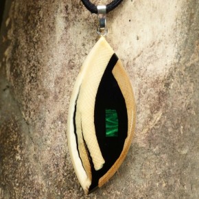 Mammut-Anhänger mit schöner Maserung