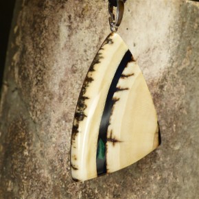 Mammut-Anhänger mit schöner Struktur