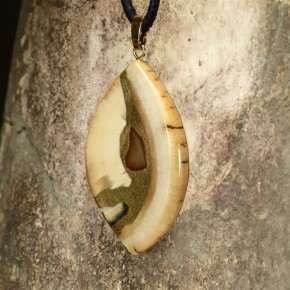 Mammut-Anhänger mit toller Färbung und Bernstein