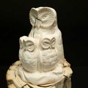 Große Eulengruppe aus Mammut-Elfenbein