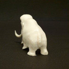 Mammut-Figur aus hellem Mammut-Elfenbein