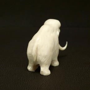 Mammut-Figur aus hellem Mammut-Elfenbein