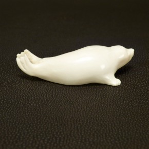 Seehund aus Mammut-Elfenbein