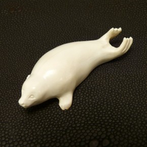 Seehund aus Mammut-Elfenbein
