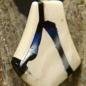 Anhänger mit Lapislazuli
