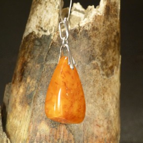 kleiner Bernstein-Anhänger trüb