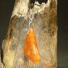 kleiner Bernstein-Anhänger trüb