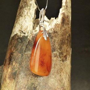 flacher Bernstein-Anhänger trüb