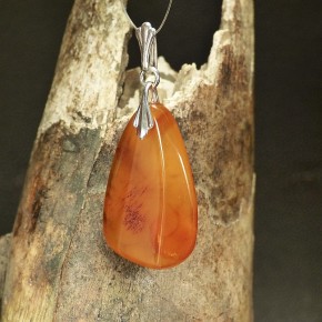 flacher Bernstein-Anhänger trüb