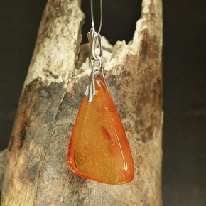 flacher Bernstein-Anhänger klar