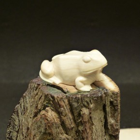 Frosch aus Mammut-Elfenbein
