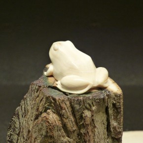 Frosch aus Mammut-Elfenbein