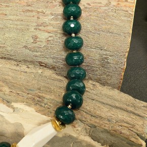 Collier mit Smaragd und Mammut
