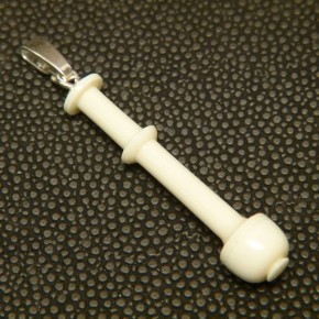 Klöppelanhänger aus hellem Mammutelfenbein