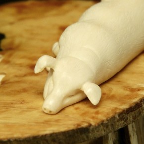 Schwein liegend Mammut-Elfenbein