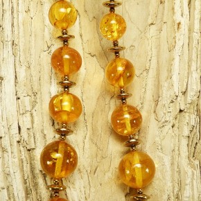 Bernstein-Kugelkette mit Zwischenteilen