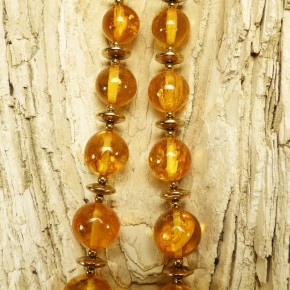 Bernstein-Kugelkette mit Zwischenteilen