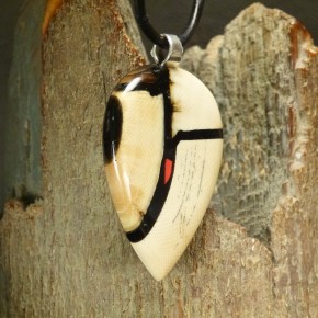 Mammut-Anhänger mit Koralle