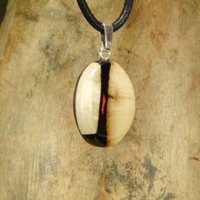 kleiner Mammut-Anhänger mit Koralle