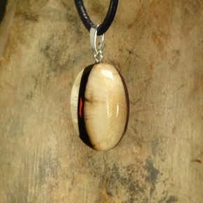 kleiner Mammut-Anhänger mit Koralle