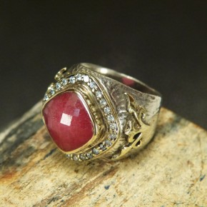 auffälliger Silberring mit Rubin und Weißtopasen W19,4