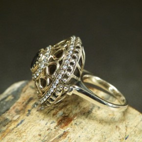 auffälliger Silberring mit Weißtopas und Granat W17,2