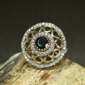 auffälliger Silberring mit Weißtopas und Granat W17,2