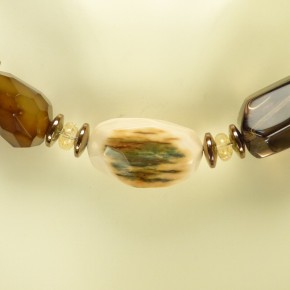 Collier mit Mammut und Halbedelsteinen