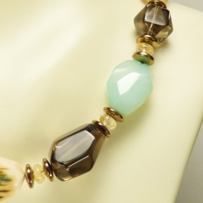 Collier mit Mammut und Halbedelsteinen