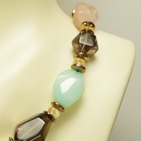 Collier mit Mammut und Halbedelsteinen