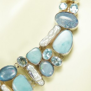 auffälliges Silbercollier mit Opal und Larimar