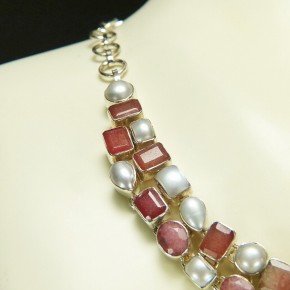 Silbercollier mit Rubinen und Süßwasserperlen