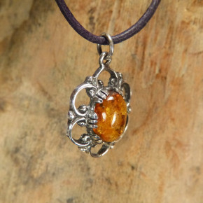 kleiner Silberanhänger mit Bernstein