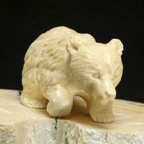 Bär aus cremigem Mammut-Elfenbein