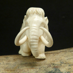 Mammut mit mächtigen Zähnen