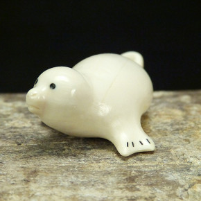 Robbe aus hellem Mammut