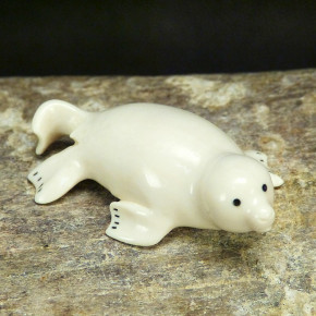 Robbe aus hellem Mammut