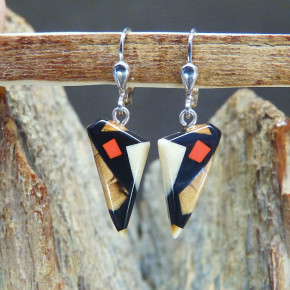 kleine Mammut-Ohrhänger mit Koralle