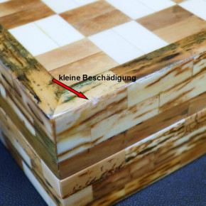 Schachspiel aus Mammut-Elfenbein mit Kassette