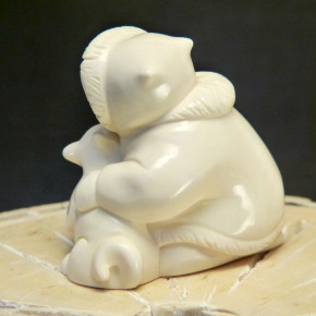 Inuit mit Husky spielend