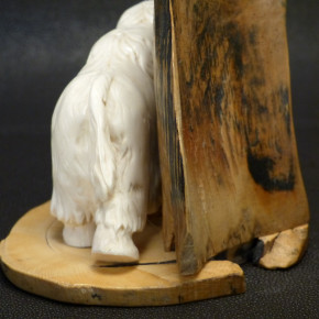 großes Mammut mit Berg