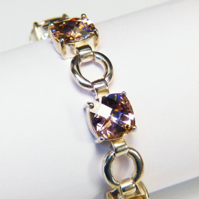 Silberarmband mit pinkfarbenen Zirkonia